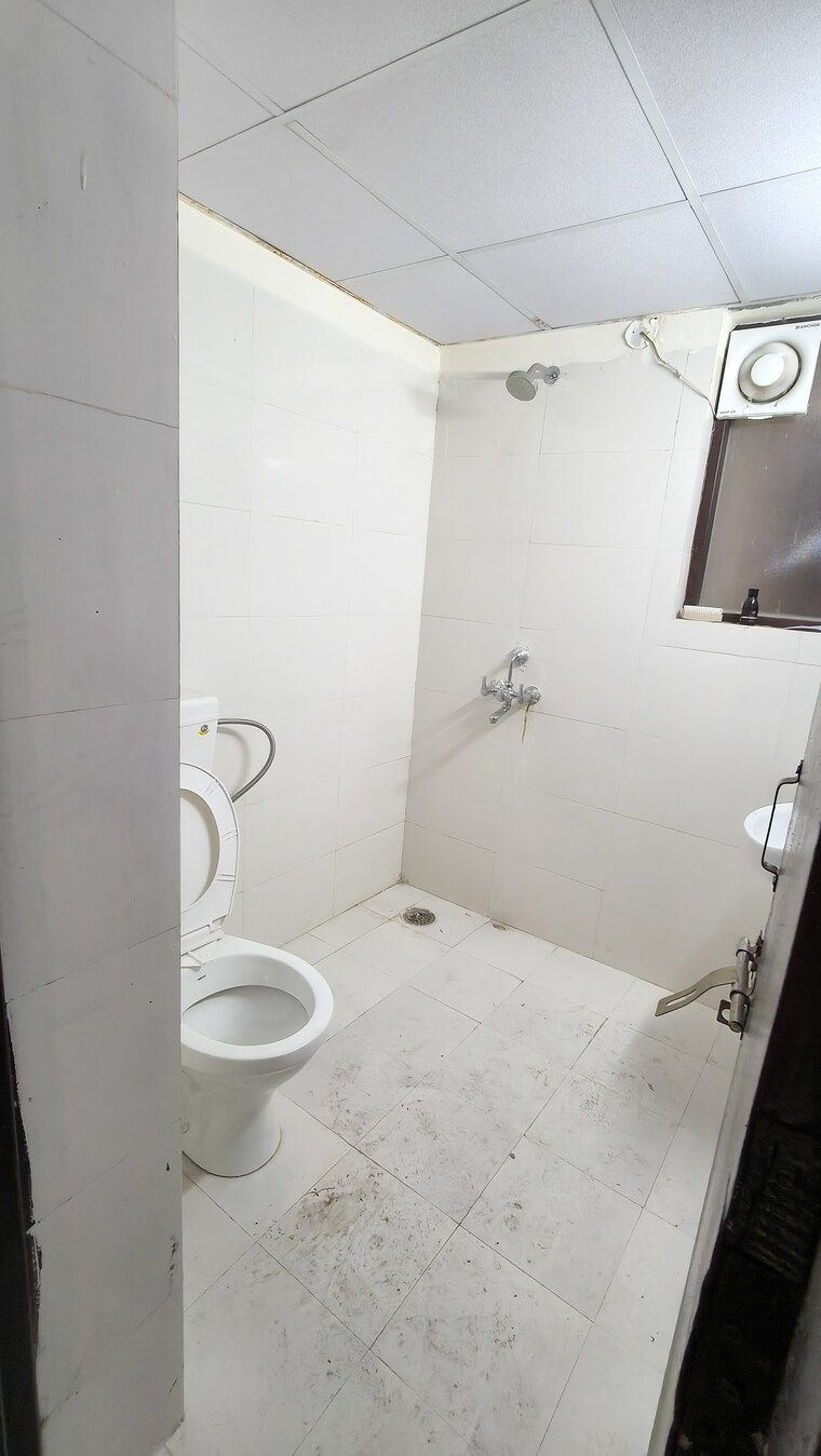 Bathroom, amolik-sankalp 3 Bedroom 851 Sq.Ft. Apartment In Sector 85 Faridabad 9705068