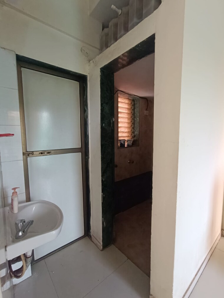 Bathroom, tarangan-complex-kalyan 1 Bedroom 650 Sq.Ft. Apartment In Kalyan West Thane 9705074