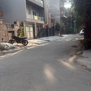 Parking in 3.5 BHK Builder Floor at Palam Vihar Residents Association, Palam Vihar – for Sale