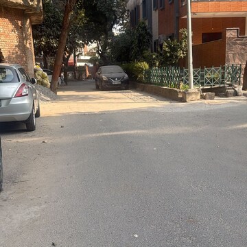 Parking in 3.5 BHK Builder Floor at Palam Vihar Residents Association, Palam Vihar – for Sale