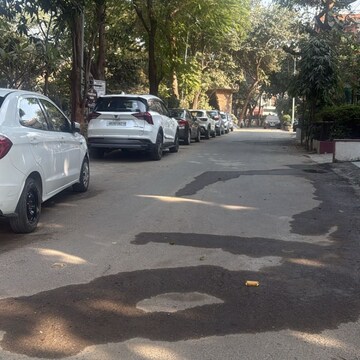 Parking in 3.5 BHK Builder Floor at Palam Vihar Residents Association, Palam Vihar – for Sale