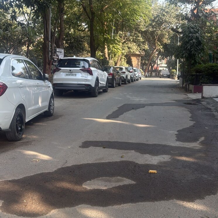  Parking, palam-vihar-residents-association 3.5 Bedroom 225 Sq.Yd. Builder Floor In Palam Vihar Gurgaon 9705084