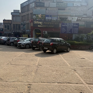 Parking in 3.5 BHK Builder Floor at Palam Vihar Residents Association, Palam Vihar – for Sale