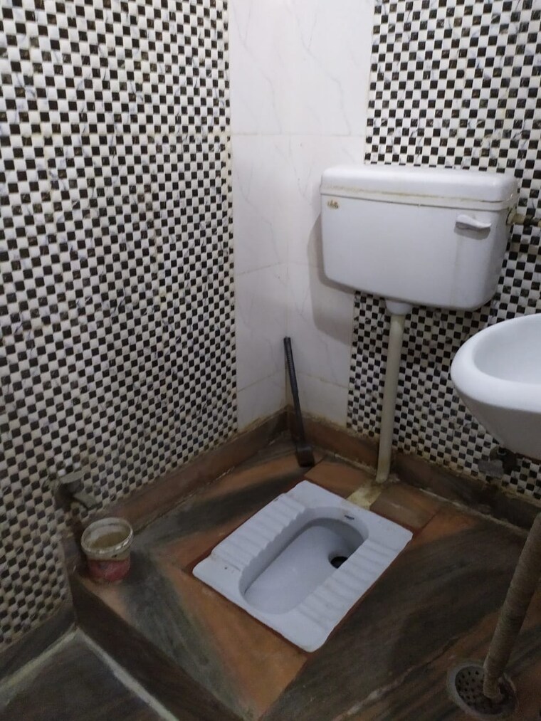 Bathroom, vipin garden 2 Bedroom 70 Acre Builder Floor In Vipin Garden Delhi 9705096