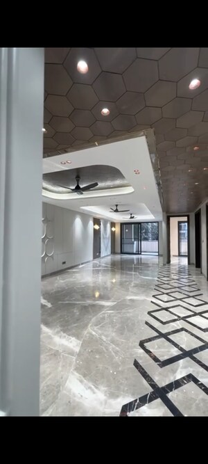 Parking in 4 BHK Builder Floor at Chittaranjan Park – for Sale