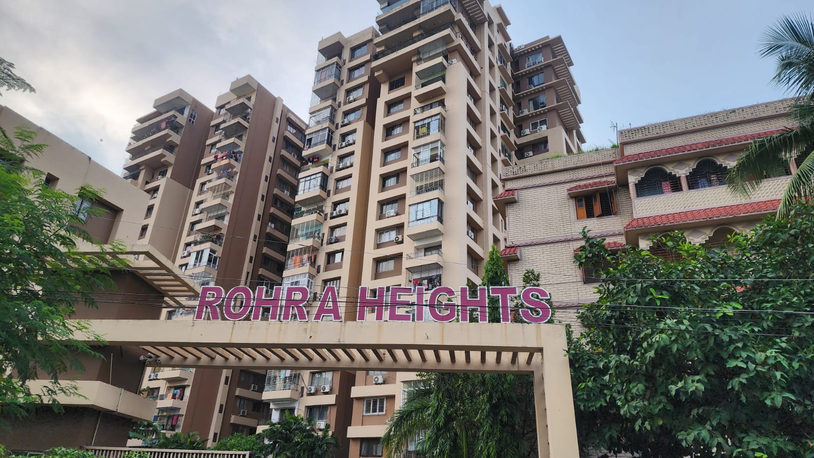 2 BHK Apartment For Sale in Rohra Heights