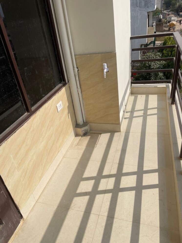 Balcony, sector 4 1 Bedroom 812 Sq.Ft. Independent House In Sector 4 Gurgaon 9705126