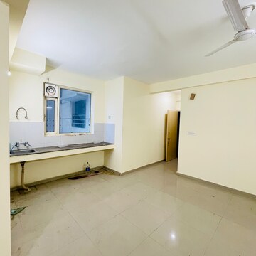 Room in 2 BHK Apartment at Pyramid Square 67A, Sector 67a – for Rent
