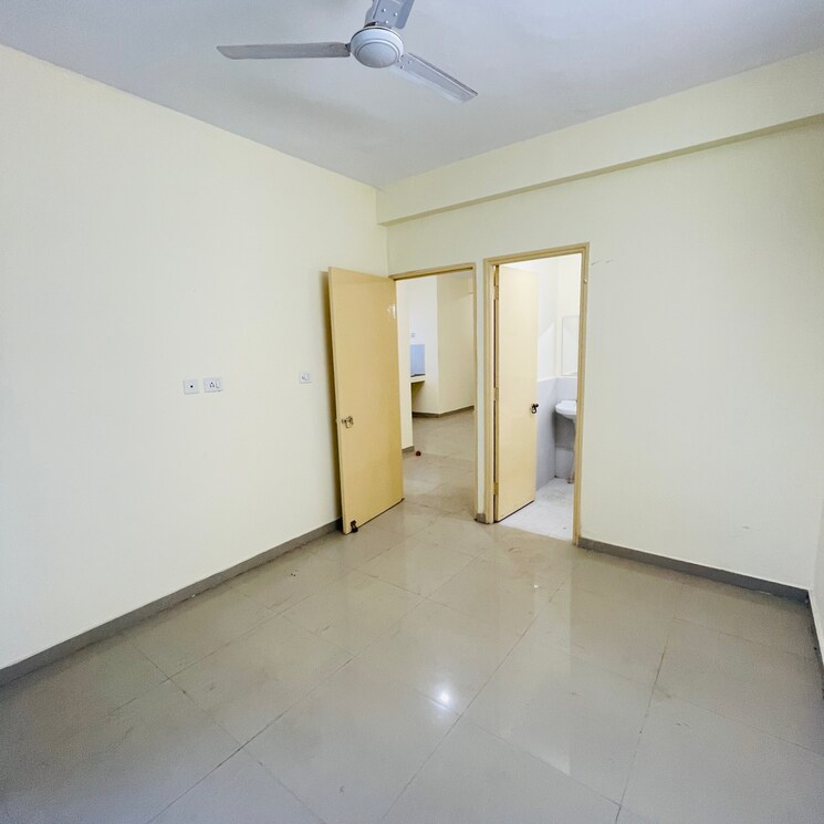 Room, pyramid-square-67a 2 Bedroom 750 Sq.Ft. Apartment In Sector 67a Gurgaon 9705139