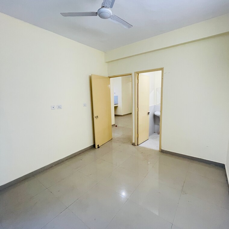 Room, pyramid-square-67a 2 Bedroom 750 Sq.Ft. Apartment In Sector 67a Gurgaon 9705139