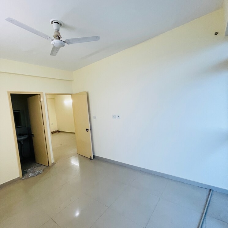 Room, pyramid-square-67a 2 Bedroom 750 Sq.Ft. Apartment In Sector 67a Gurgaon 9705139