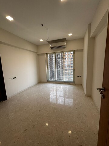 Room in 3 BHK Apartment at Ekta Tripolis, Goregaon West – for Rent