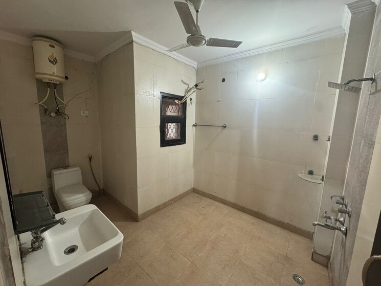 Bathroom, saket 3 Bedroom 1800 Sq.Ft. Builder Floor In Saket Delhi 9705202