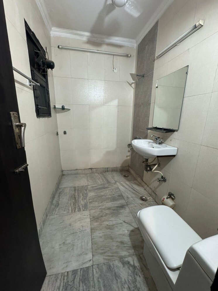 Bathroom, saket 3 Bedroom 1800 Sq.Ft. Builder Floor In Saket Delhi 9705202