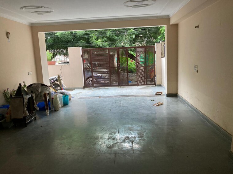 Room, sector 4 1 Bedroom 689 Sq.Ft. Independent House In Sector 4 Gurgaon 9705221