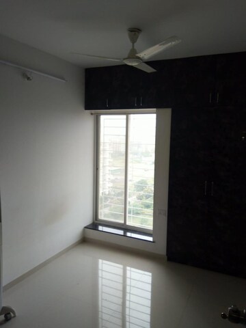 Room in 2 BHK Apartment at Majestique 38 Park Majestique, Undri – for Rent