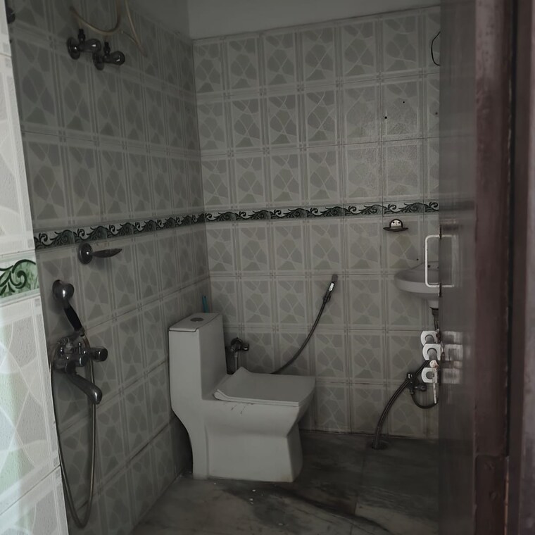 Bathroom, gomti nagar Pg For Boys & Girls In Gomti Nagar 9705261