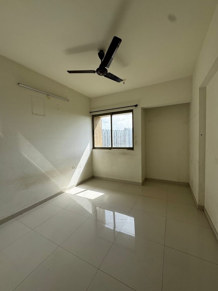 Bedroom, godrej-emerald 3 Bedroom 1000 Sq.Ft. Apartment In Ghodbunder Road Thane 9705270