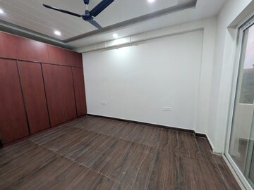 Room in 3 BHK Apartment at Emaar MGF Emerald Hills, Sector 65 – for Rent