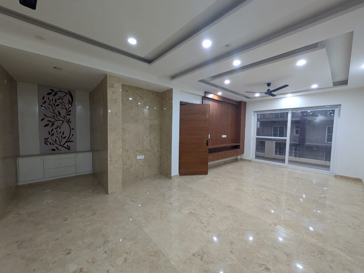 3 BHK + Servant Room Apartment For Rent in Emaar MGF Emerald Hills