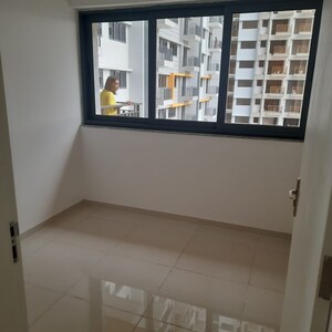 Room in 1 BHK Apartment at Amanora Gold Towers, Hadapsar – for Rent