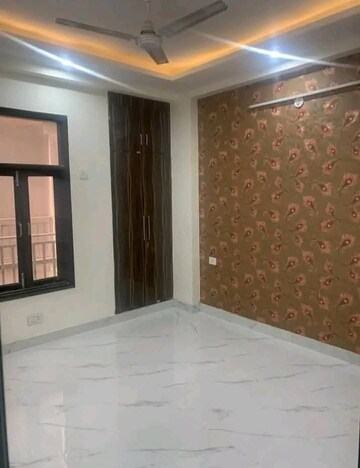 Room in 3 BHK Apartment at Chattarpur – for Rent