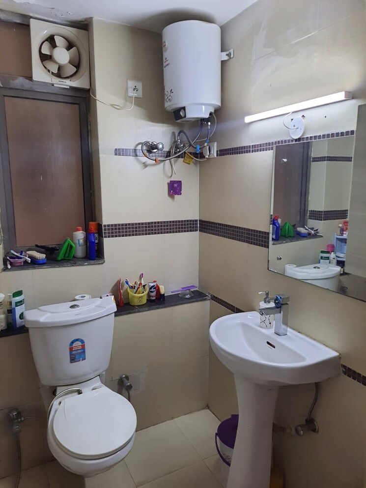 Master Bedroom, unitech-uniworld-gardens-2 2 Bedroom 997 Sq.Ft. Apartment In Sector 47 Gurgaon 9705323