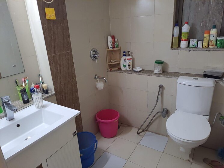 Bathroom, unitech-uniworld-gardens-2 2 Bedroom 997 Sq.Ft. Apartment In Sector 47 Gurgaon 9705323