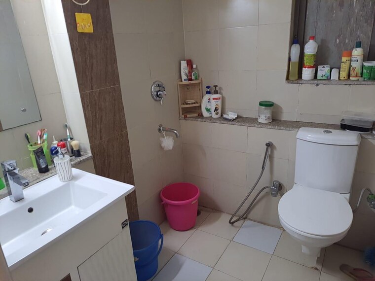 Bathroom, unitech-uniworld-gardens-2 2 Bedroom 997 Sq.Ft. Apartment In Sector 47 Gurgaon 9705323