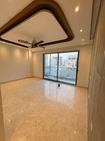 Room in 4 BHK Apartment at CS Roseate 63, Sector 63a – for Rent