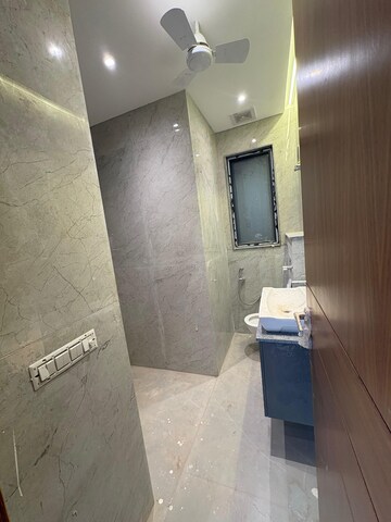 Bathroom in 4 BHK Apartment at CS Roseate 63, Sector 63a – for Rent