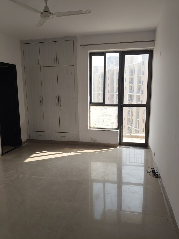 Room, unitech-uniworld-gardens-2 3 Bedroom 1288 Sq.Ft. Apartment In Sector 47 Gurgaon 9705339