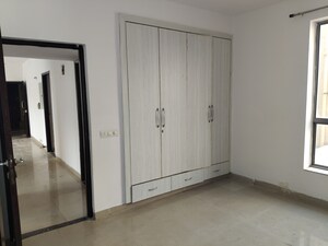 Room in 3 BHK Apartment at Unitech Uniworld Gardens 2, Sector 47 – for Sale