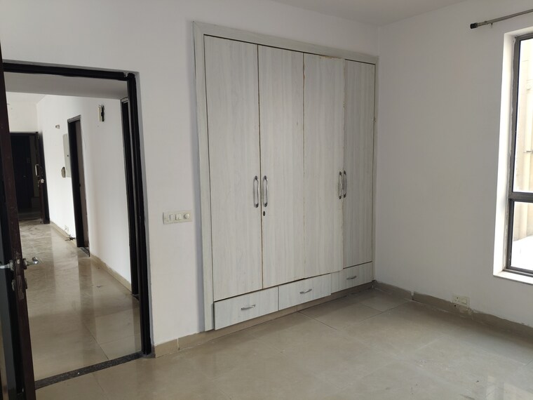 Room, unitech-uniworld-gardens-2 3 Bedroom 1288 Sq.Ft. Apartment In Sector 47 Gurgaon 9705339