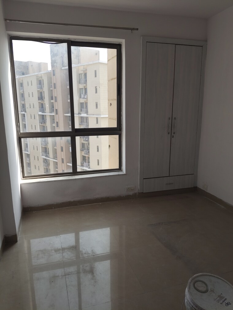 Room, unitech-uniworld-gardens-2 3 Bedroom 1288 Sq.Ft. Apartment In Sector 47 Gurgaon 9705339