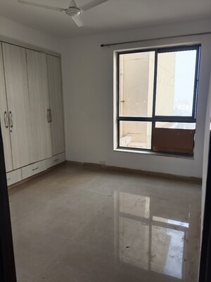 Room in 3 BHK Apartment at Unitech Uniworld Gardens 2, Sector 47 – for Sale