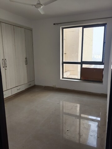 Room in 3 BHK Apartment at Unitech Uniworld Gardens 2, Sector 47 – for Sale