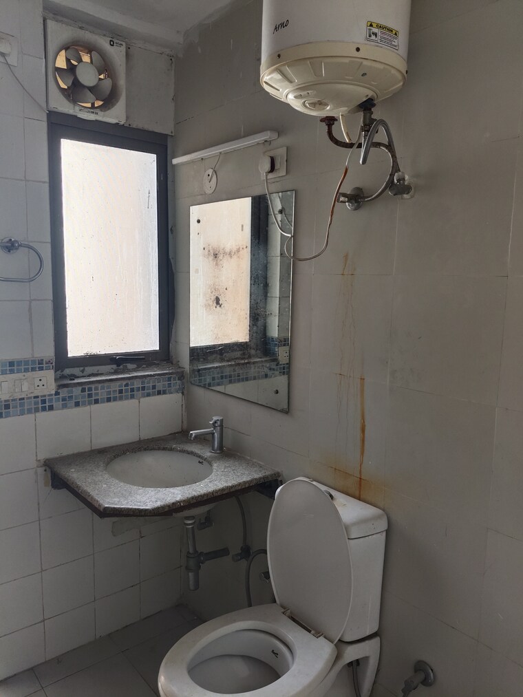 Bathroom, unitech-uniworld-gardens-2 3 Bedroom 1288 Sq.Ft. Apartment In Sector 47 Gurgaon 9705339