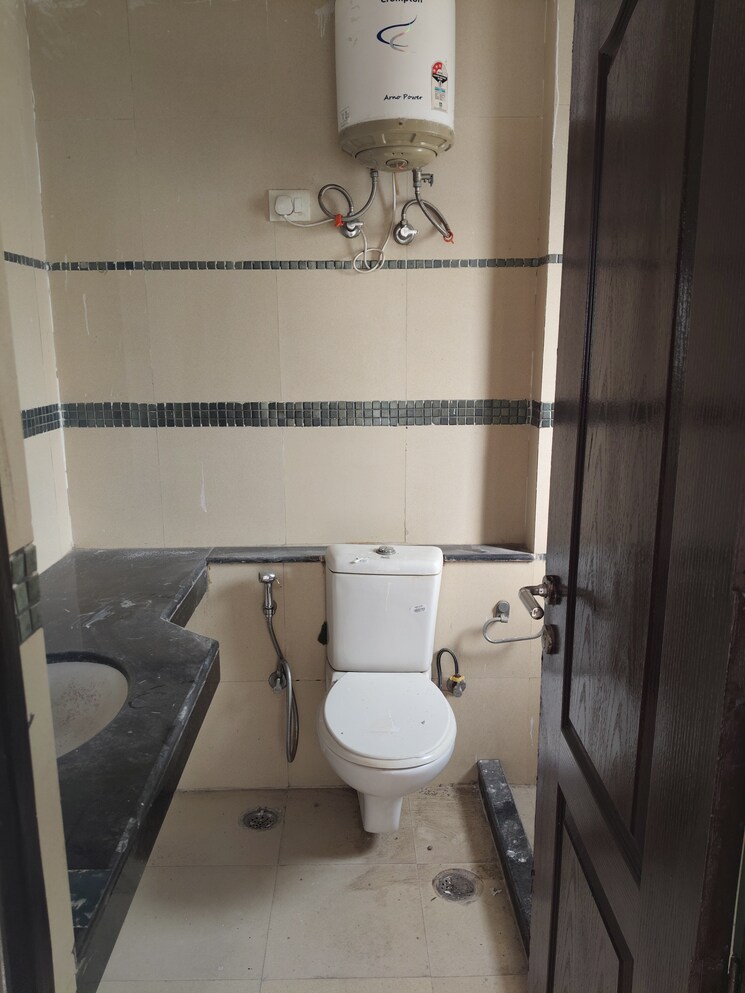 Bathroom, unitech-uniworld-gardens-2 3 Bedroom 1288 Sq.Ft. Apartment In Sector 47 Gurgaon 9705339