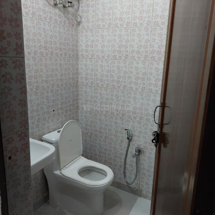 Bathroom, palam vihar extension 2.5 Bedroom 1200 Sq.Ft. Builder Floor In Palam Vihar Extension Gurgaon 9705350
