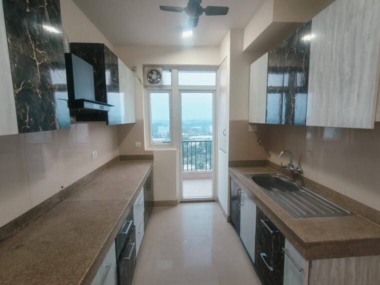 Kitchen, emaar-emerald-estate 3 Bedroom 1395 Sq.Ft. Apartment In Sector 65 Gurgaon 9705379