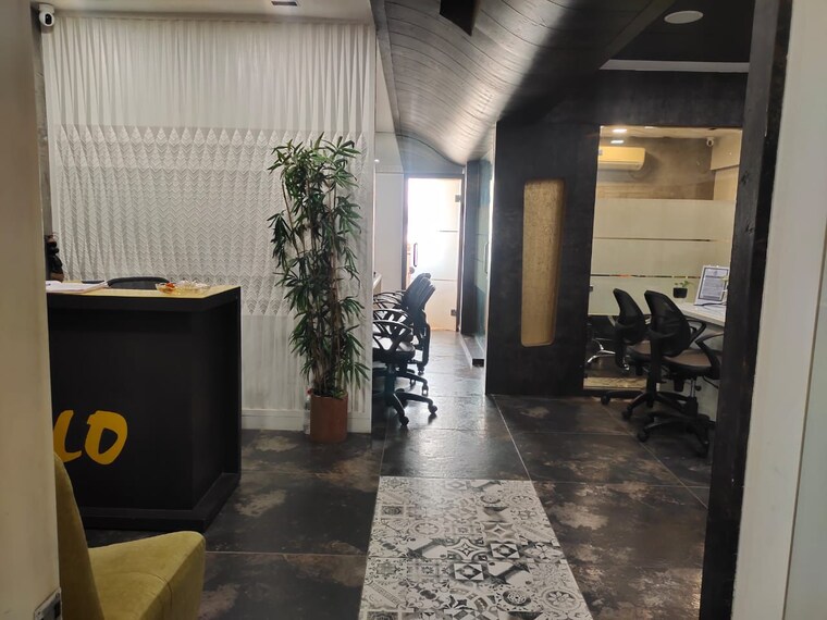  Parking, old padra road Commercial Office Space 600 Sq.Ft. In Old Padra Road Vadodara 9705396