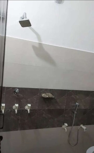 Furnished Amenities in 4 BHK Independent House at Aliganj – for Rent