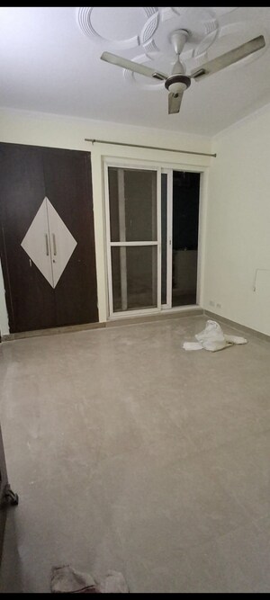 Room in 3 BHK Apartment at Civitech Stadia, Sector 79 – for Rent