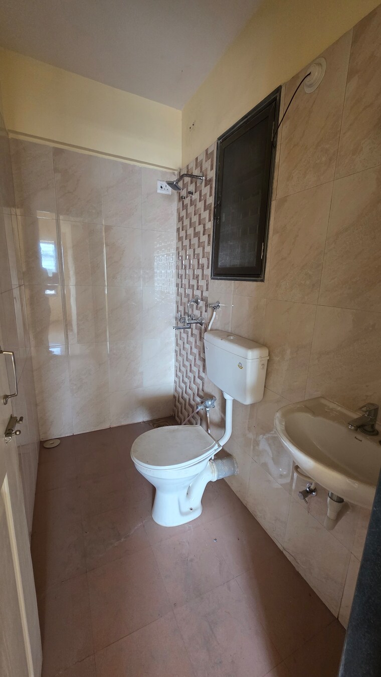 Bathroom, hubtown-greenwoods 2 Bedroom 526 Sq.Ft. Apartment In Vartak Nagar Thane 9705406