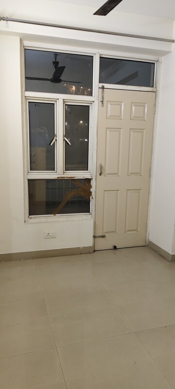 Bathroom in 2 BHK Apartment at Supertech Cape Town, Sector 74 – for Rent