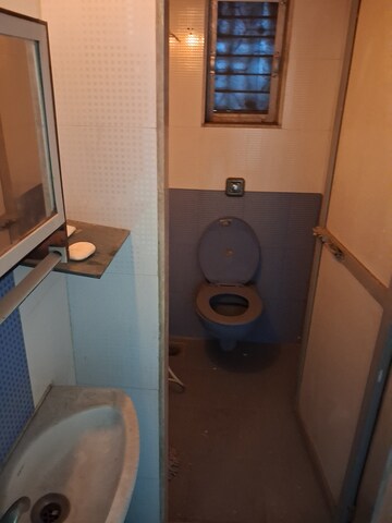 Furnished Amenities in 2 BHK Apartment at Andheri CHS, Andheri West – for Sale