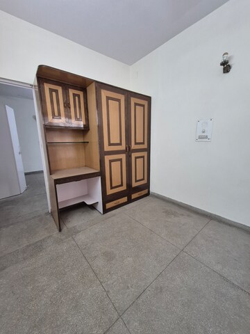 Room in 1.5 BHK Apartment at Mayur Vihar – for Rent