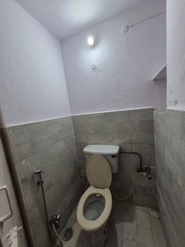 Bathroom in 1.5 BHK Apartment at Mayur Vihar – for Rent