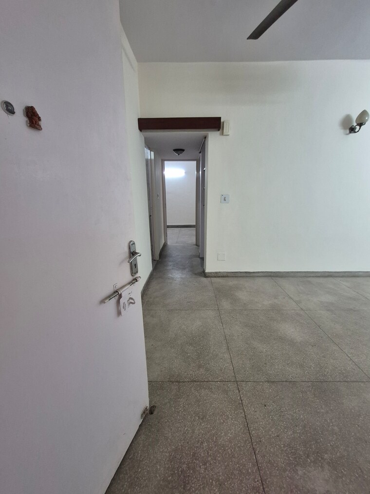 Room, mayur vihar 1.5 Bedroom 650 Sq.Ft. Apartment In Mayur Vihar Delhi 9705460